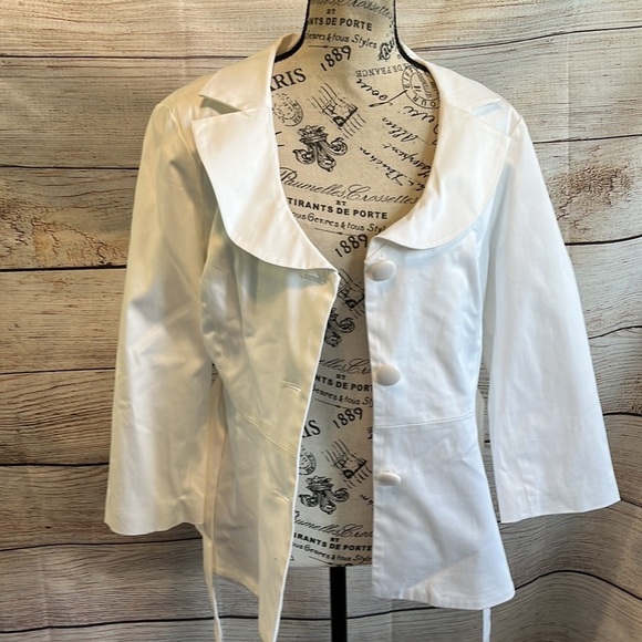 Sandro Sportswear Jacket NWT Round Collar Belt White Size Large - Picture 7 of 10